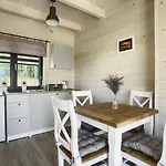 Modrzewiowa 20 * Rewal